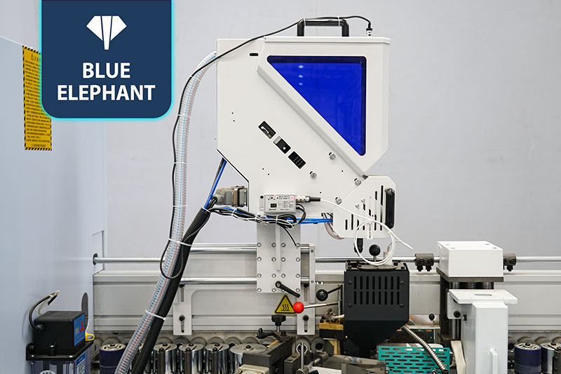 E-70JDSC 全主动同步侧孔封边机