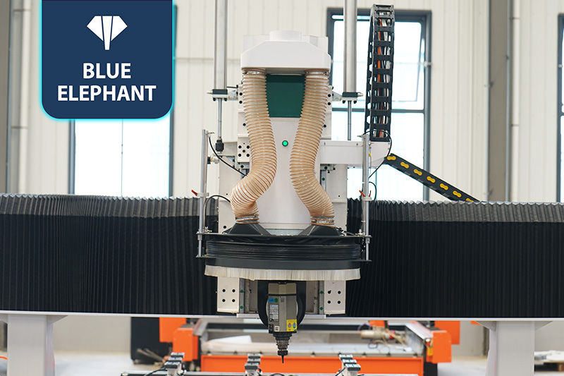 EW3动柱式五轴加工中间