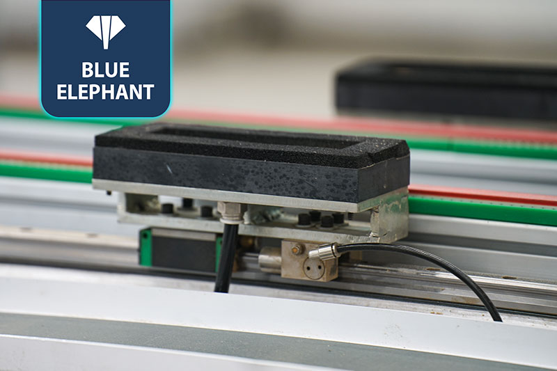 EM2.1-1128 经由过程式四边锯