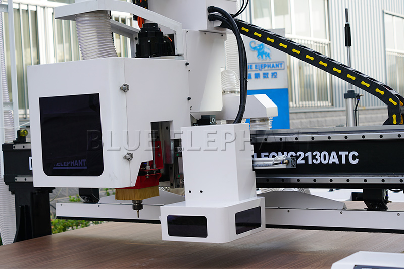 圆盘换刀加工中间