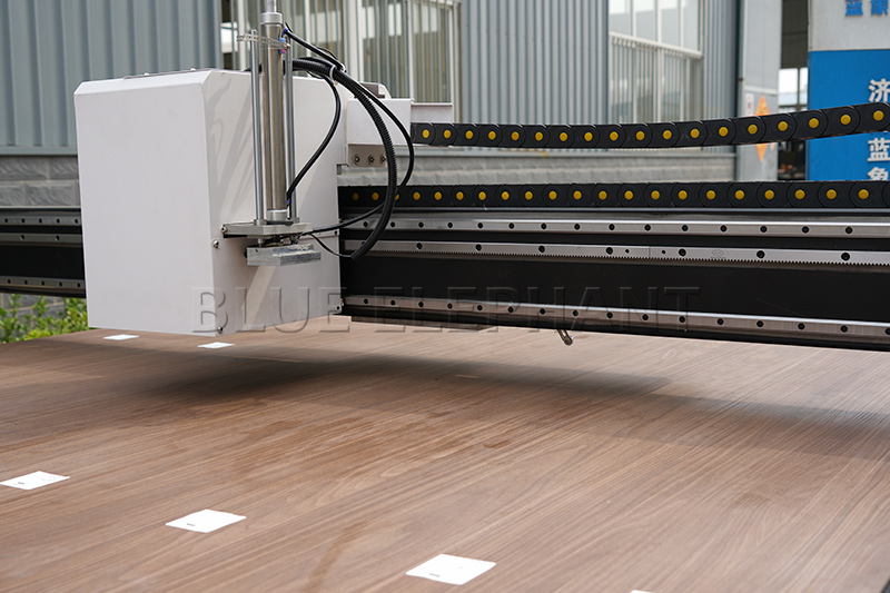 圆盘换刀加工中间