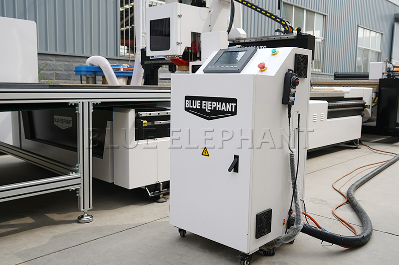 圆盘换刀加工中间