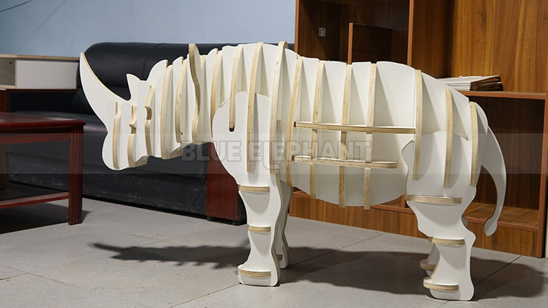 数控开料机加工犀牛展台结果展现