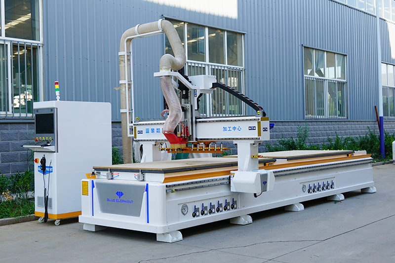 双工位直排换刀加工中间