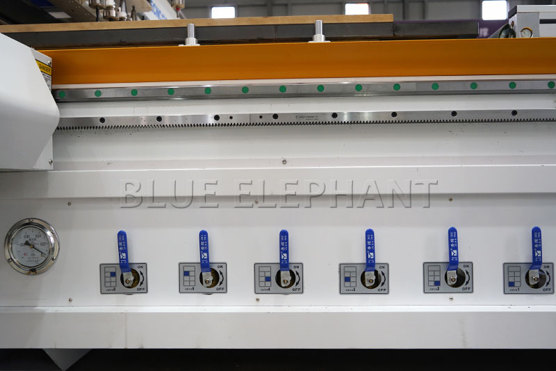 主动高低料直排加工中间