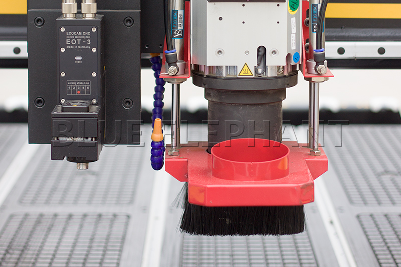 ATC主动换刀雕镂机