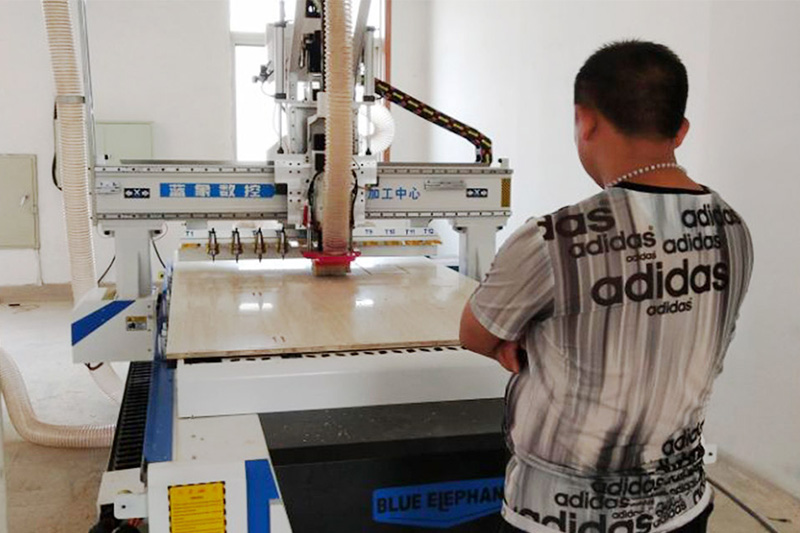 山东客户订购板式家具出产线